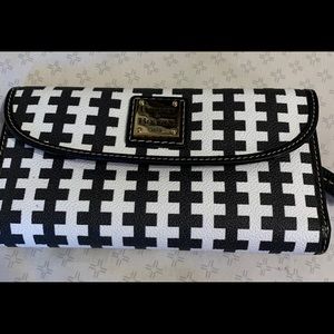 Dooney & Bourke wallet